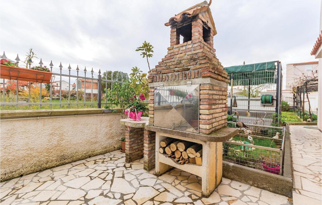 3 Bedroom Beautiful Apartment In Medulin Exterior foto