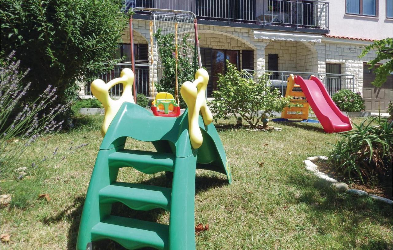 3 Bedroom Beautiful Apartment In Medulin Exterior foto